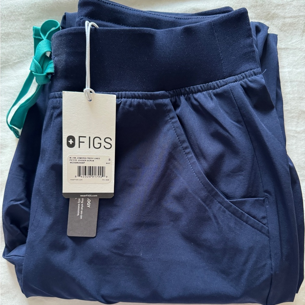 Figs Zamora High Waisted Petite Scrub pant.